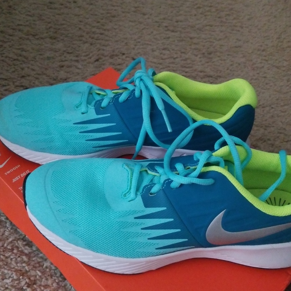 Nike Star Runner Teal/neon yellow tennis shoes